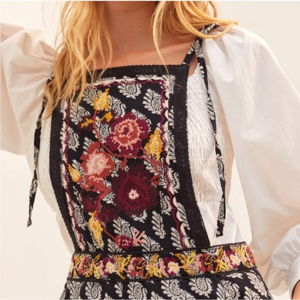 NWT ANTHRO Black Floral Embroidered Wide Leg Apron Jumpsuit Overalls Size 10 - Picture 9 of 16